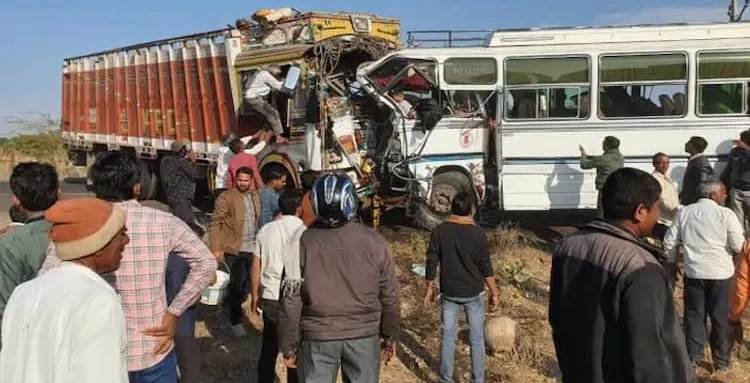 हादसे अब तक 5 लोगों की मौत हो गई है जबकि 32 घायल हुए