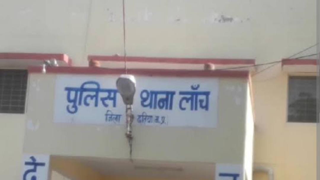 छात्राओ ने लगाए शिक्षिका एवं एक अन्य शिक्षक पर संगीन आरोप