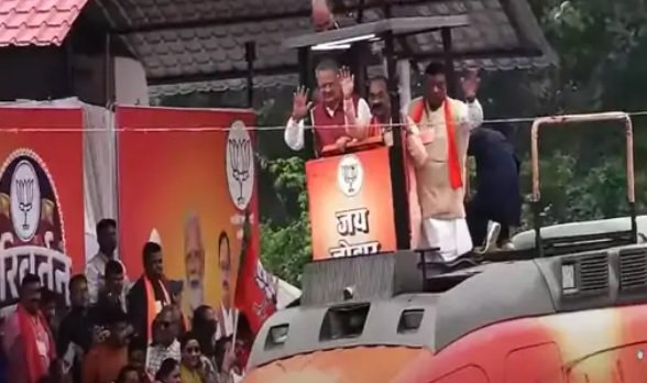 प्रदेश प्रभारी ओम माथुर ने परिवर्तन यात्रा को हरी झंडी दिखाई