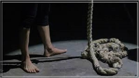 कमरे में फांसी के फंदे पर लटका मिला महिला का शव : मायके पक्ष बोले-हत्या की गई है